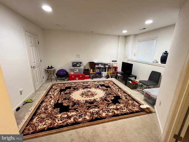 Building Photo - 8179 Skelton Cir