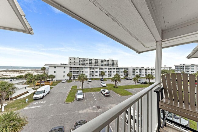 Building Photo - 405 Plantation Rd