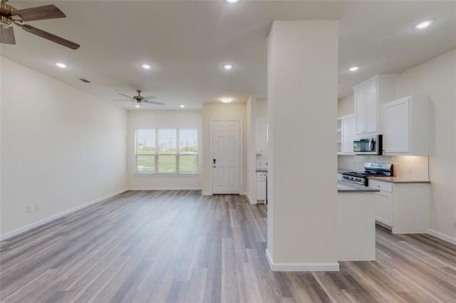 Building Photo - 16124 Doe Lk Dr