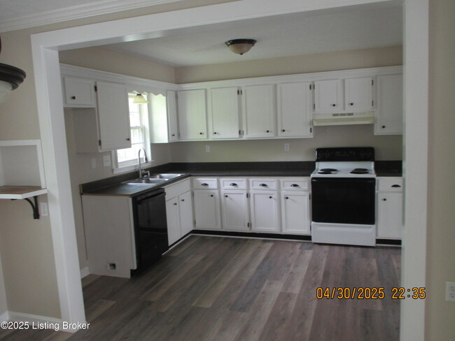 Building Photo - 4761 Shenandoah Dr
