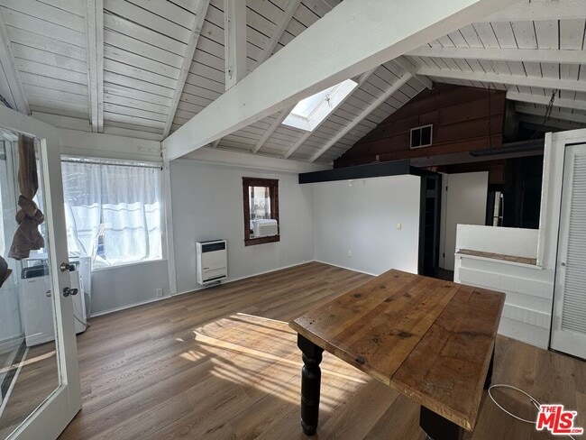 Building Photo - 825 N Beverly Glen Blvd