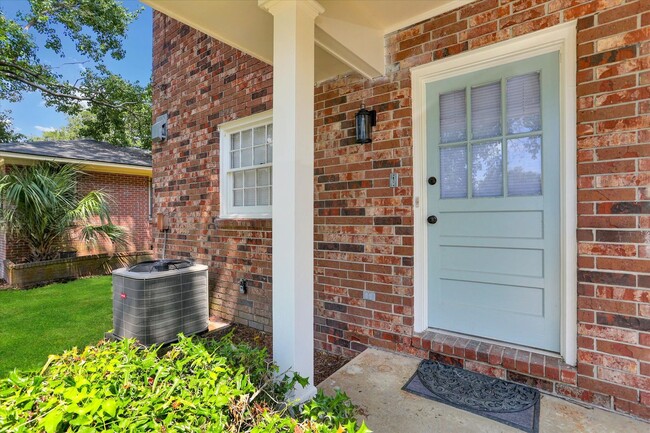 Building Photo - Newly Renovated Townhome near Ardsley!