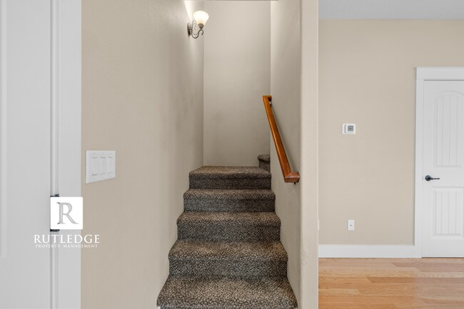 Building Photo - Gorgeous End Unit Townhome in The Heart of Historic Jacksonville!