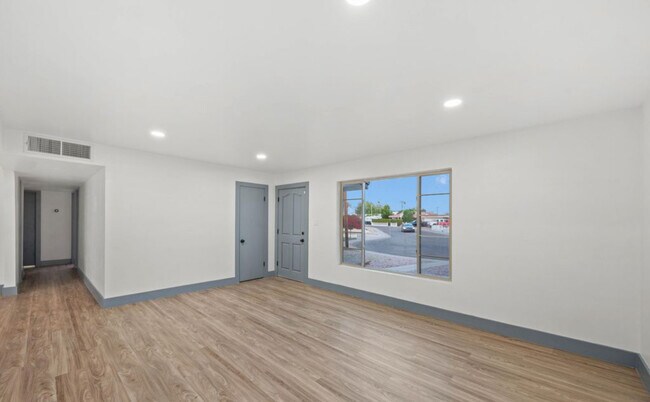 Building Photo - 5818 N 22nd Dr