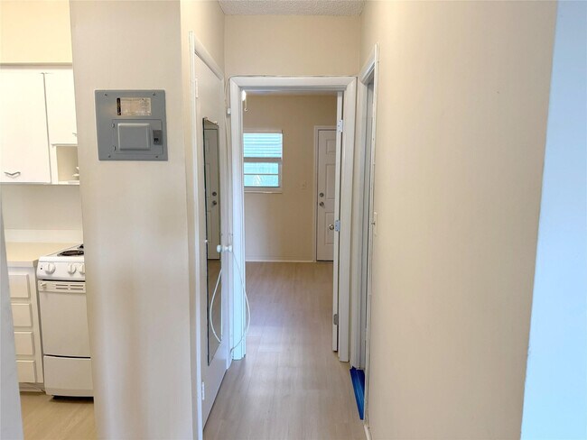 Building Photo - 2001 S Ocean Dr