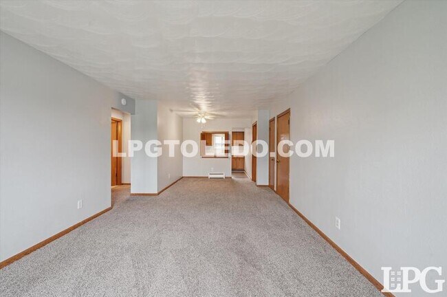 Building Photo - 3320 Arlington Ave