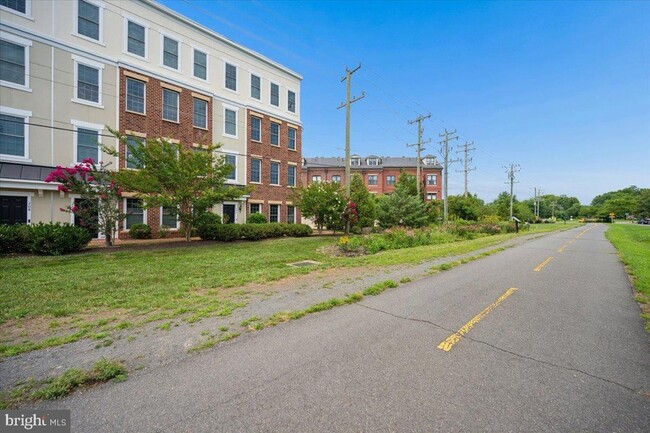 Building Photo - 200 Murdoch Square SE