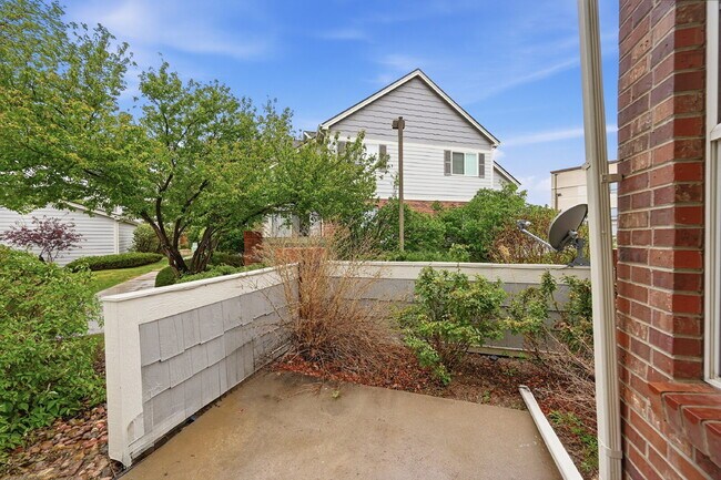 Building Photo - $2,260.95 - 2 Bed, 2 Bath Condo in Parker with In Unit Laundry and Central AC!