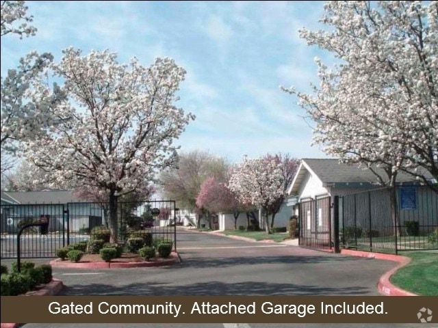 North of Shaw Ave. Free Garage