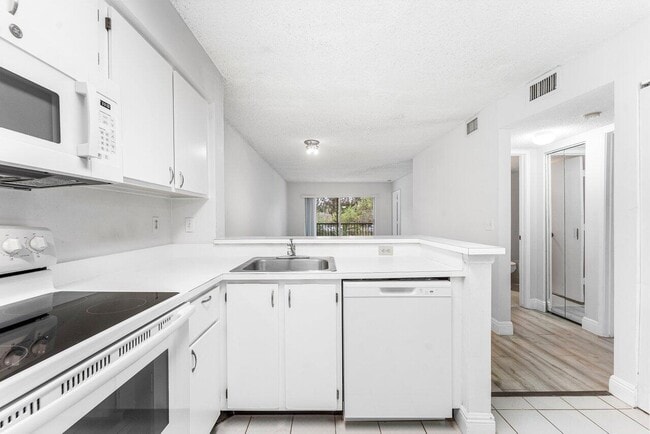 Building Photo - 2230 N Cypress Bend Dr