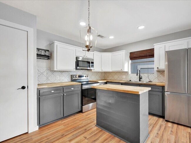 Building Photo - 41 Harbour Row Dr