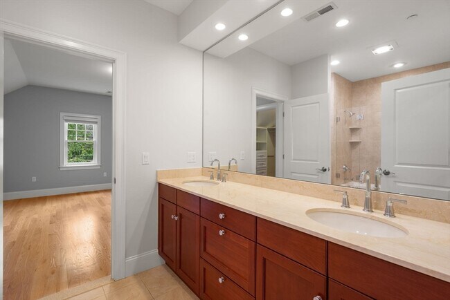 Building Photo - 60 Graystone Circle