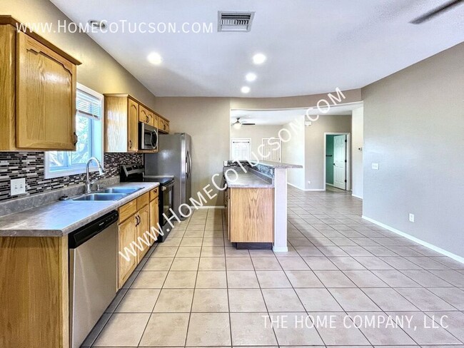 Building Photo - 10076 S Honeysuckle Dr