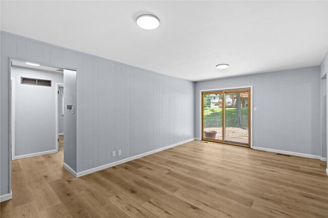 Building Photo - 24 Forest Crest Dr