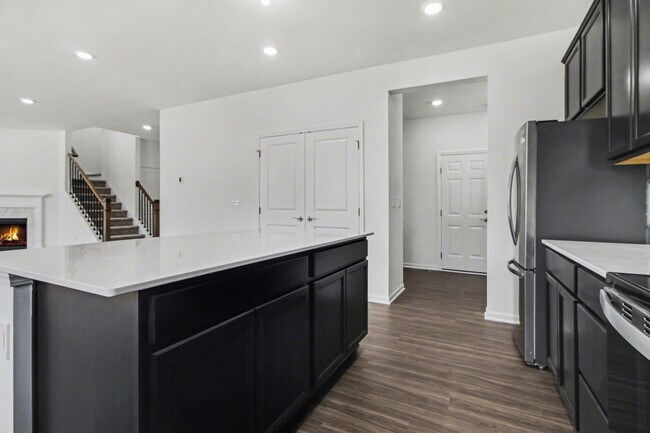 Building Photo - 832 Kuss Dr