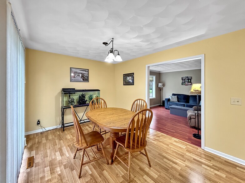 Building Photo - 1825 3rd Ave NE