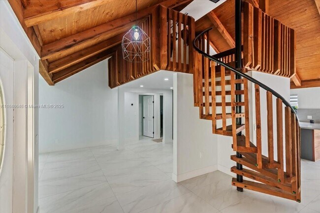 Building Photo - 8920 Crescent Dr