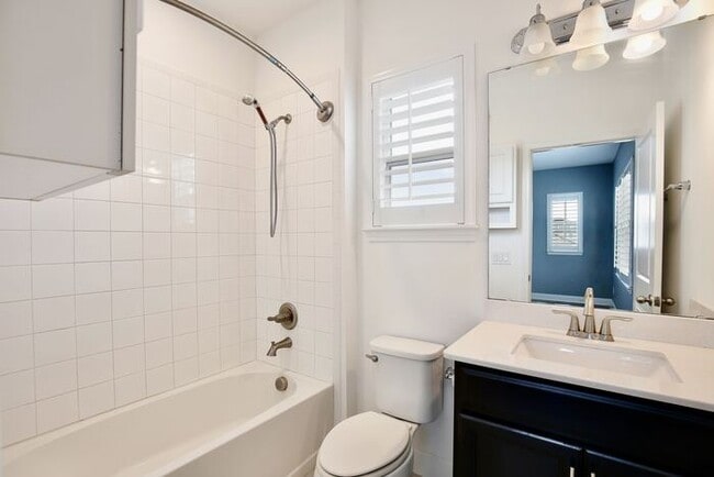Building Photo - Elegant 5-Bedroom Pool Home for Rent in Sa...