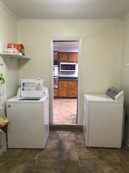 Laundry / Utility Room - 311 Linden Cir