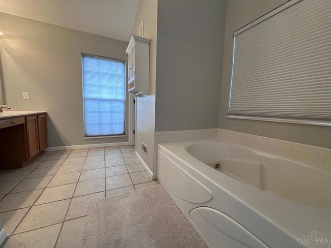 Building Photo - 5575 Glen Oak