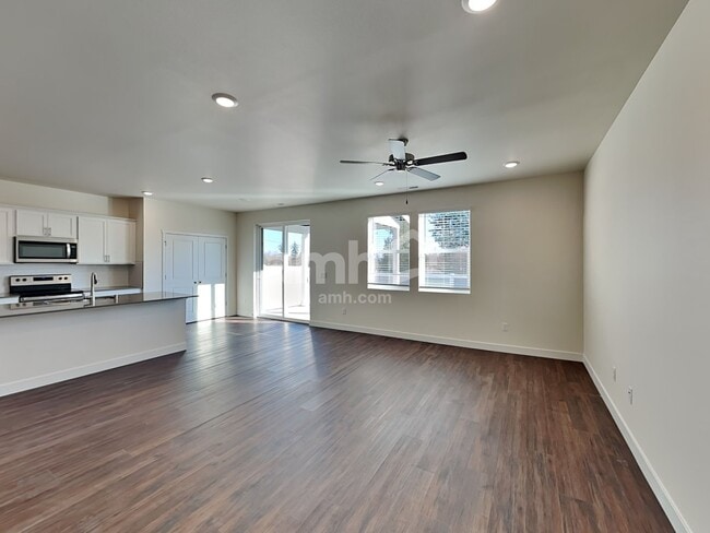 Building Photo - 4808 85th Dr NE
