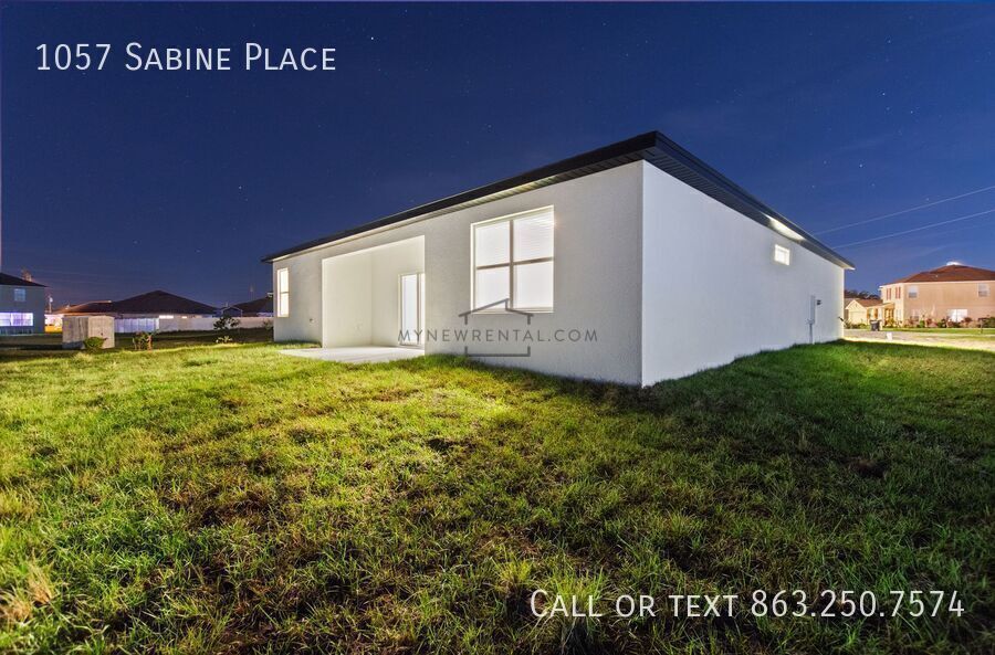 Building Photo - 1057 Sabine Pl