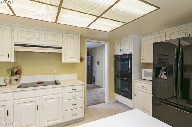 Building Photo - 15 Britten Ct