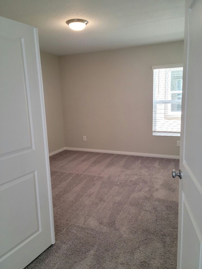 Building Photo - Montecito Community in the Northwest!!!