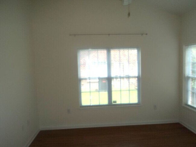 Building Photo - Independence South one level brick patio h...