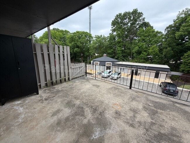 Building Photo - 335 Winding River Dr