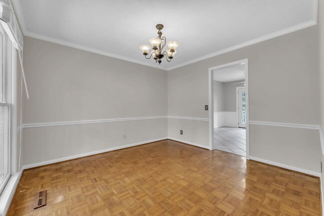 Building Photo - Spacious 4-Bed, 4-Bath Rental Home with Lake Views in Belle Terre Acres