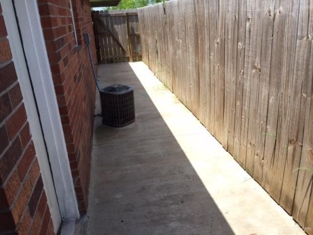 Building Photo - 16 West Dr