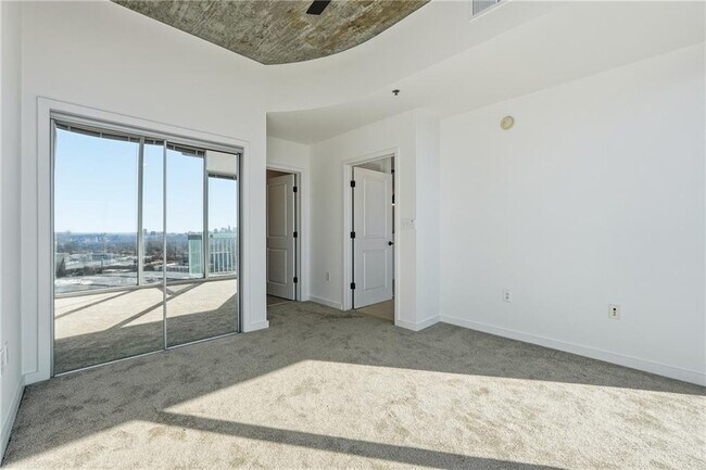 Building Photo - 3324 Peachtree Rd NE