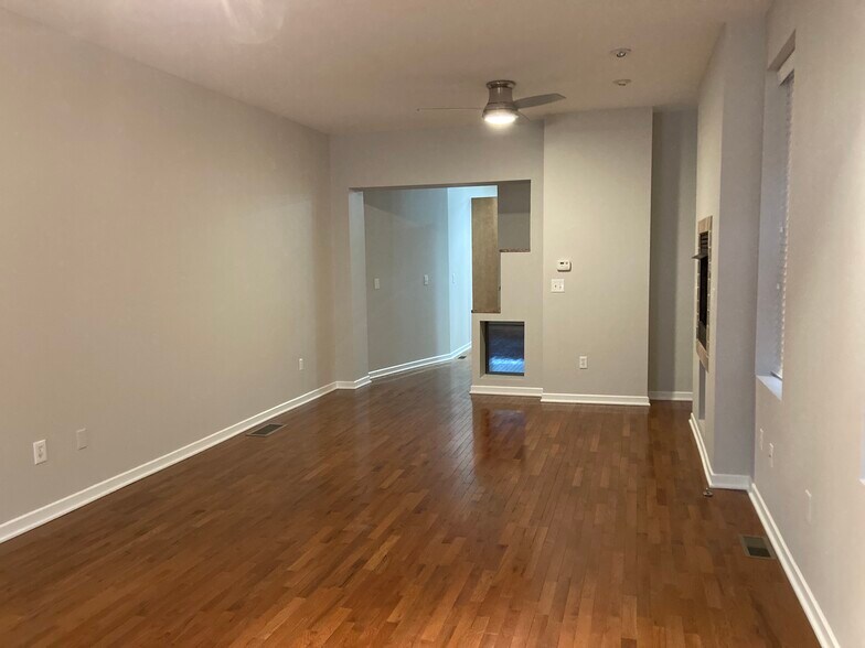 Building Photo - 744 S Front St