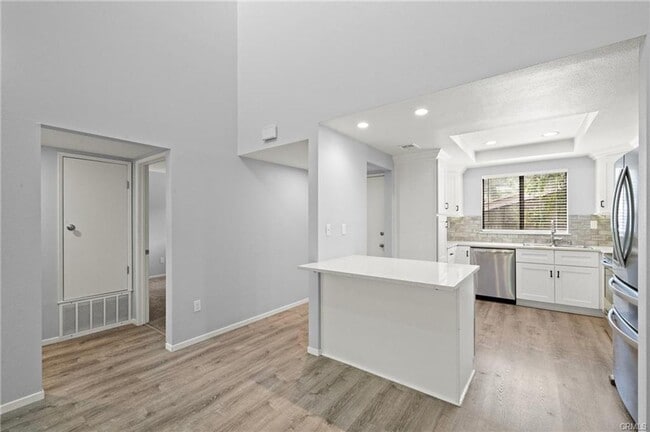 Building Photo - Beautifully Upgraded Single-Level Condo on...
