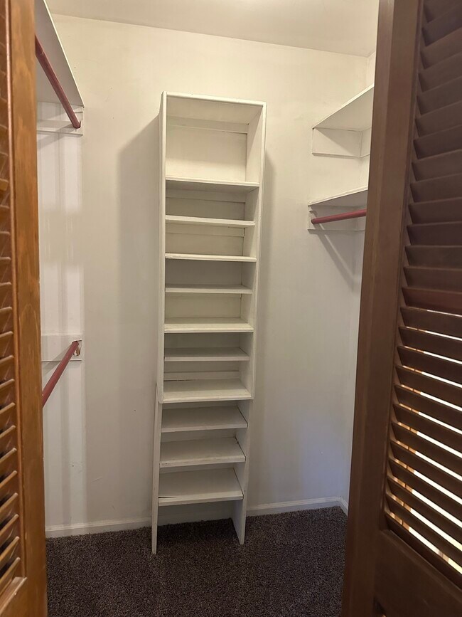 Building Photo - 6722 E 75th St S