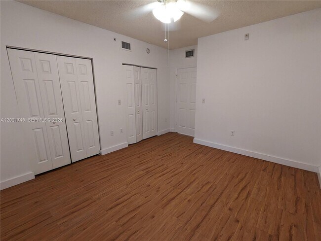 Building Photo - 2160 E Preserve Way