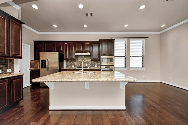 Building Photo - 2707 King's Retreat Cir