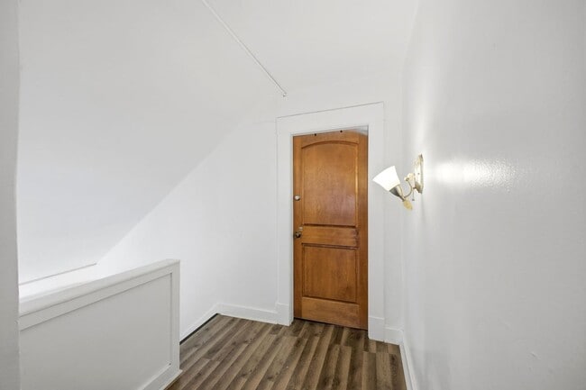 Building Photo - 2209 Summit St