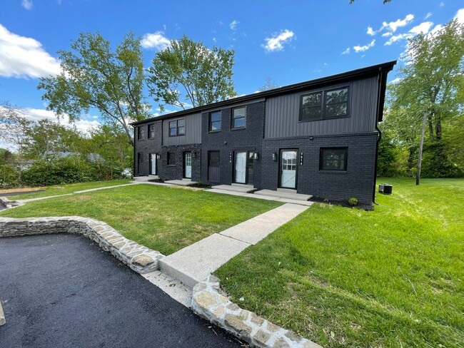 Building Photo - 1215 Mary Ross Ave