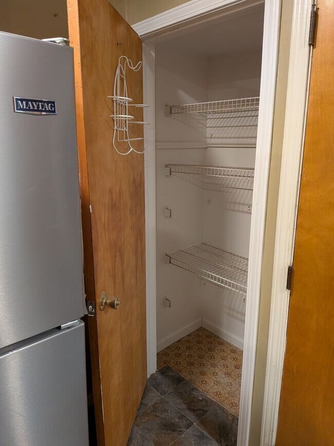 Building Photo - 601 Dean St