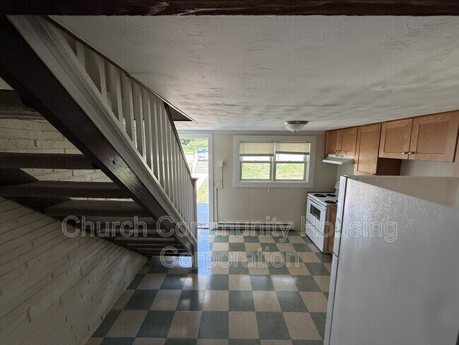 Building Photo - 169 Conanicus Ave