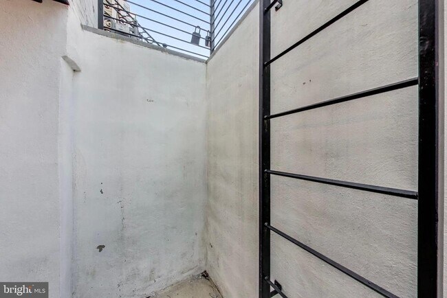 Building Photo - 1444 Harvard St NW