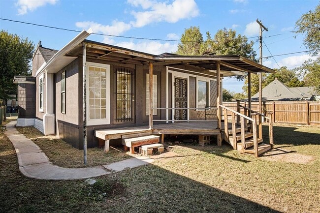 Building Photo - 2812 S Broadway Ave