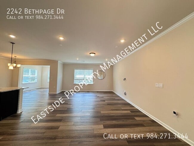 Building Photo - 2242 Bethpage Dr
