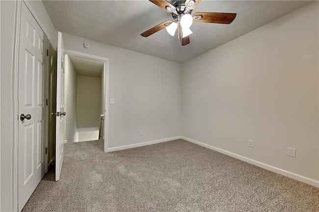 Building Photo - 1555 Rose Pointe Dr