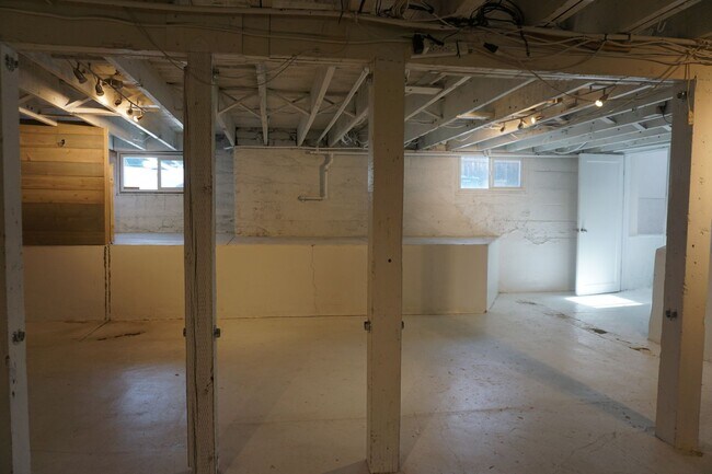 Building Photo - Amazing Remodel Salt Lake Home