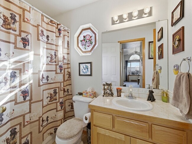 Building Photo - ? Easy Living in Loveland | Fireplace + Prime Hwy 287 Location