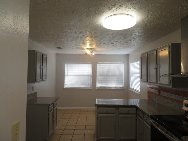 Building Photo - 12824 Westpark Dr