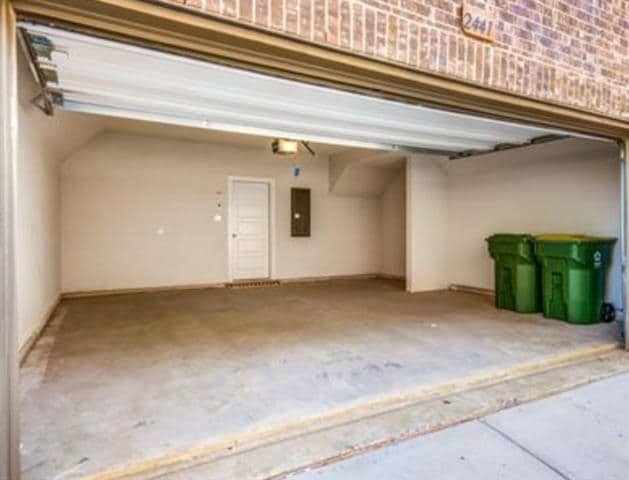 Building Photo - 2441 Siskiyou St